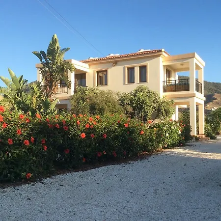 Appartamento Maritsa's Roses Pomos