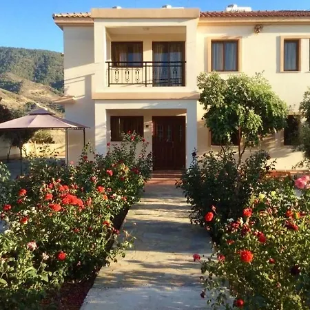 Apartament Maritsa's Roses Pomos