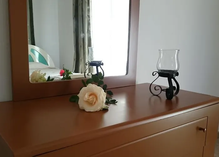 Maritsa's Roses Pomos